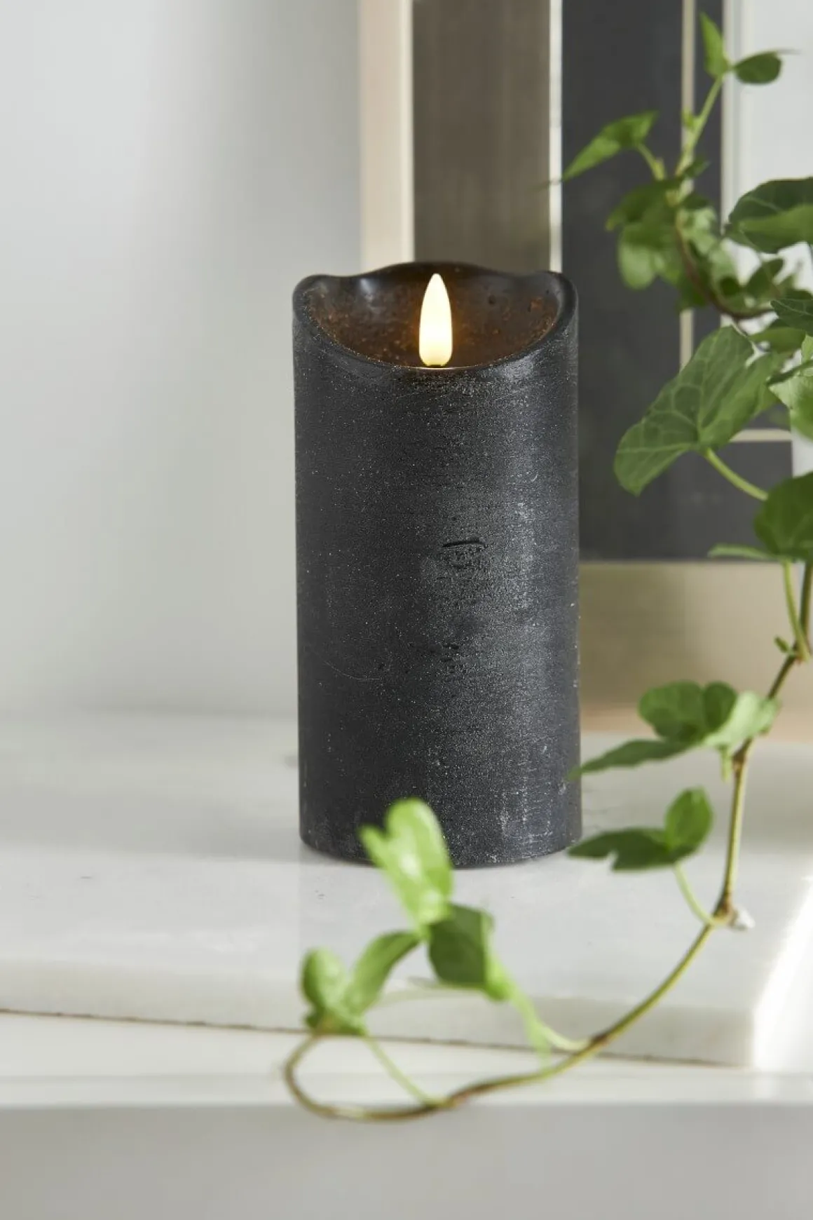 FLAMME RUSTIC LED-Blockljus 15cm Svart