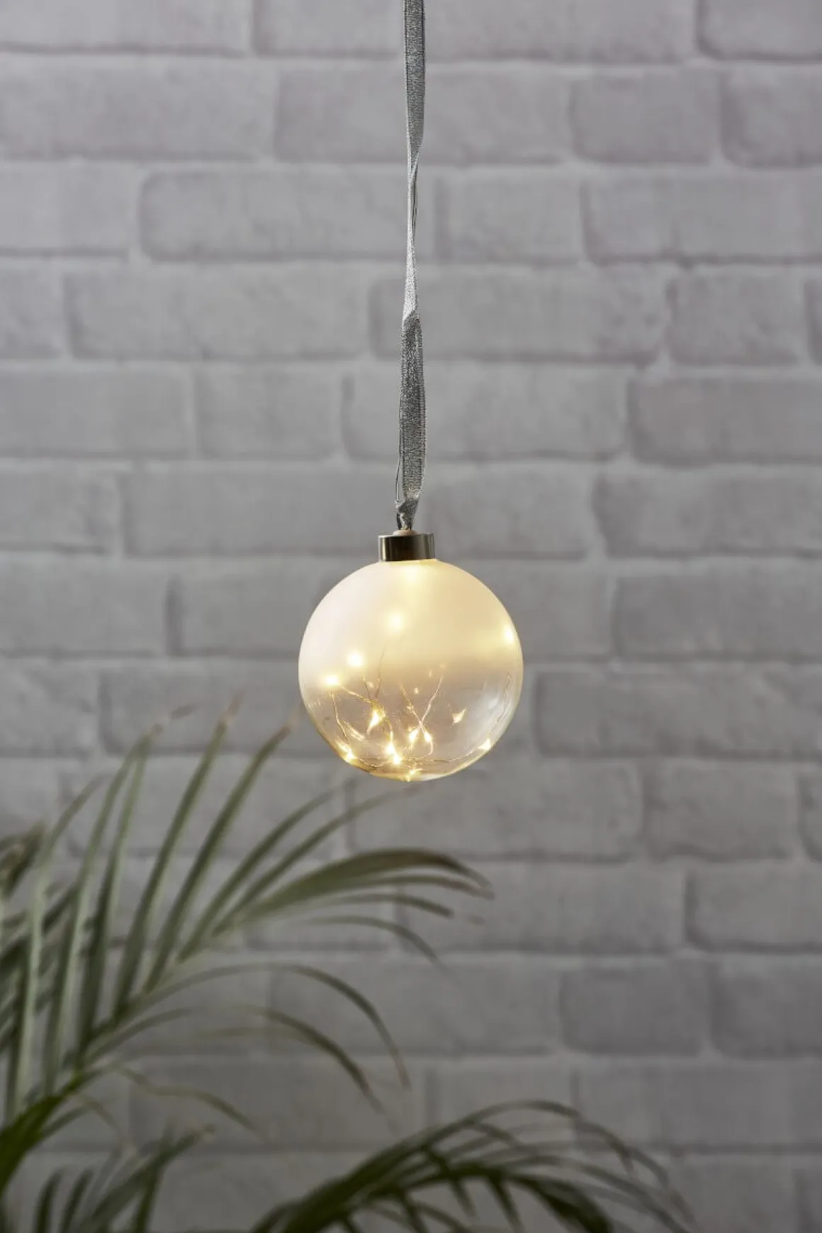 GLOW Glaskula 10cm 15LED Frostad