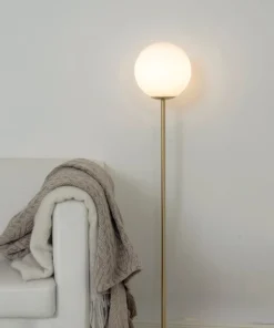 MOLEKYL Golvlampa 130cm Matt Mässing/Opalvit