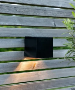 WALLY CUBE Vägglykta Solcell 10cm Svart